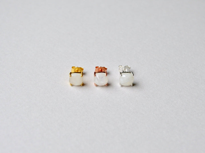 Square Gems: Mondstein Ohrstecker Prong | vergoldet, rosévergoldet, silber - Mia&Martha by Katja Schmalen