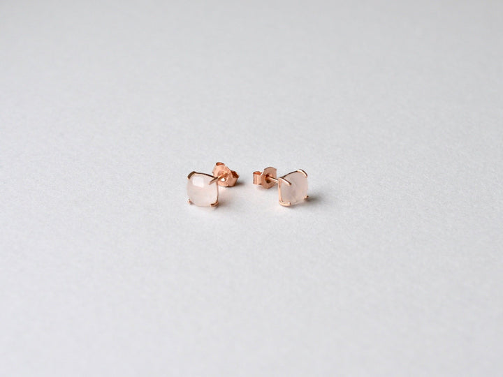 Square Gems: Rosenquarz Ohrstecker Prong | vergoldet, rosévergoldet, silber - Mia&Martha by Katja Schmalen