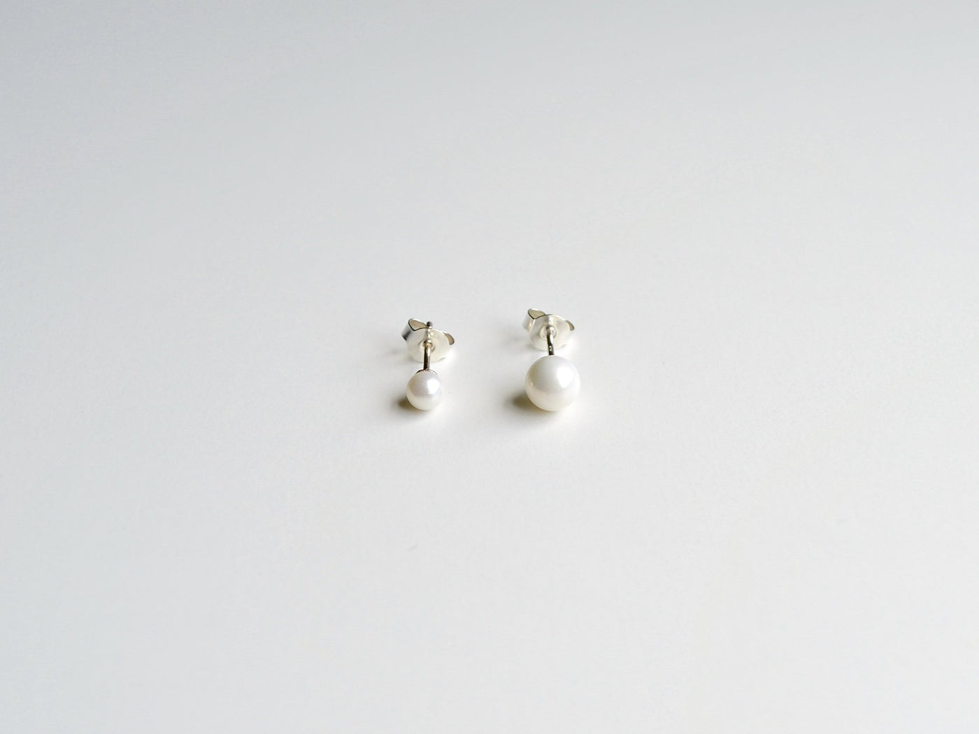 Tiny Pearls: Winzige Perlen Ohrstecker | vergoldet, rosévergoldet, silber - Mia&Martha by Katja Schmalen