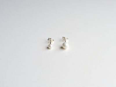 Tiny Pearls: Winzige Perlen Ohrstecker | vergoldet, rosévergoldet, silber - Mia&Martha by Katja Schmalen