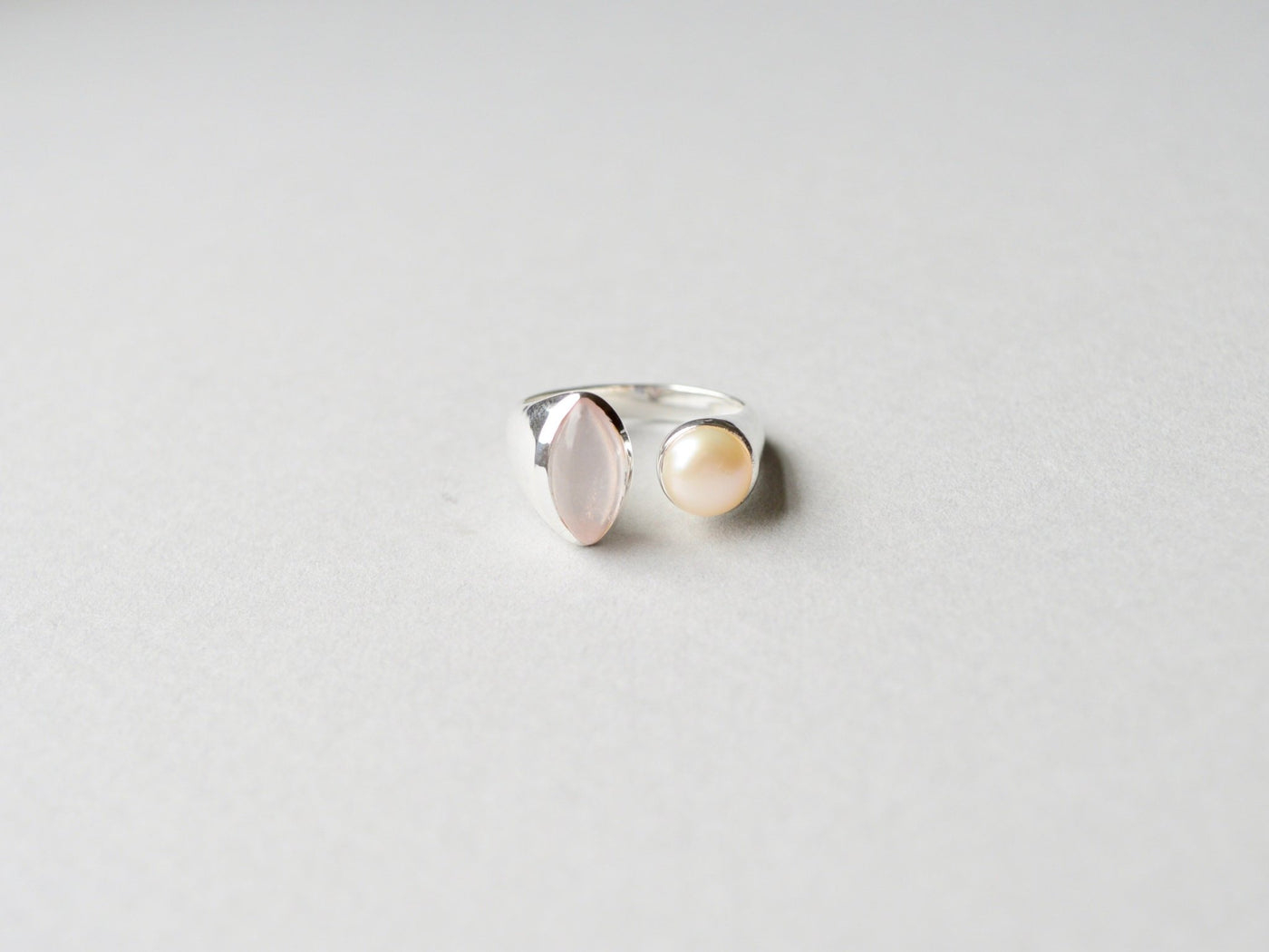 Unikat: Statement Ring mit Rosenquarz & Perle silber - Mia&Martha by Katja Schmalen