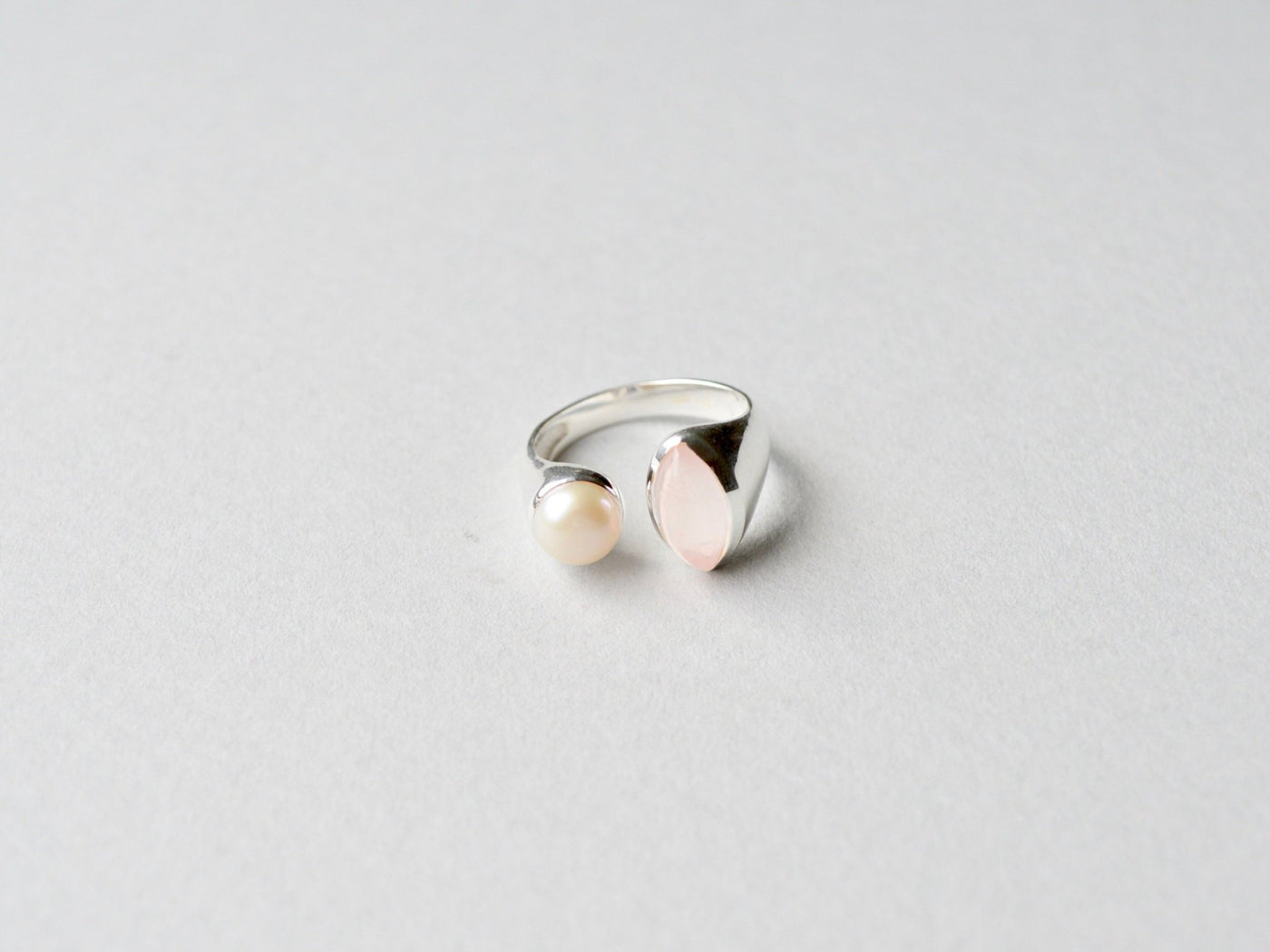 Unikat: Statement Ring mit Rosenquarz & Perle silber - Mia&Martha by Katja Schmalen