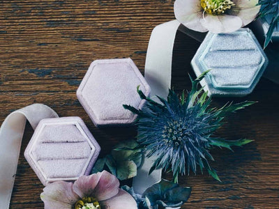 Velvet Love: Ringbox Dusty Blue aus Samt - Mia&Martha by Katja Schmalen