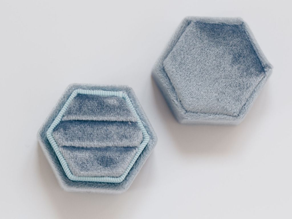 Velvet Love: Ringbox Dusty Blue aus Samt - Mia&Martha by Katja Schmalen
