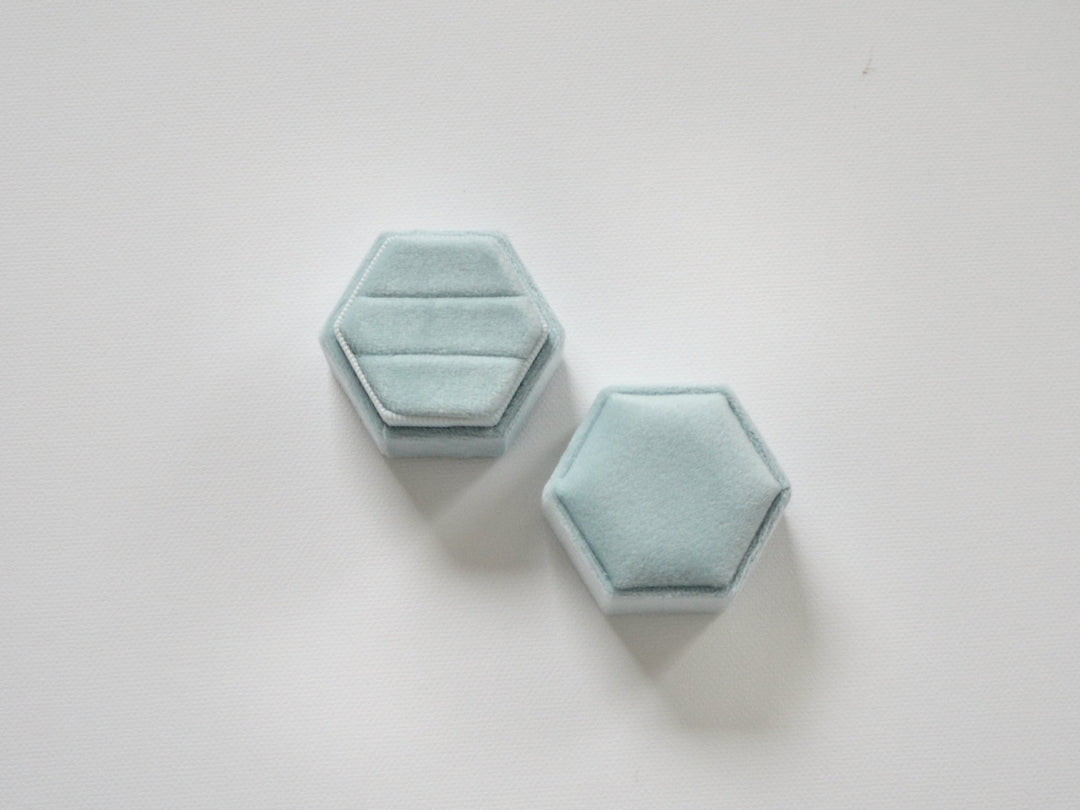 Velvet Love: Ringbox Hexagon aus Samt - Farbe Light Blue