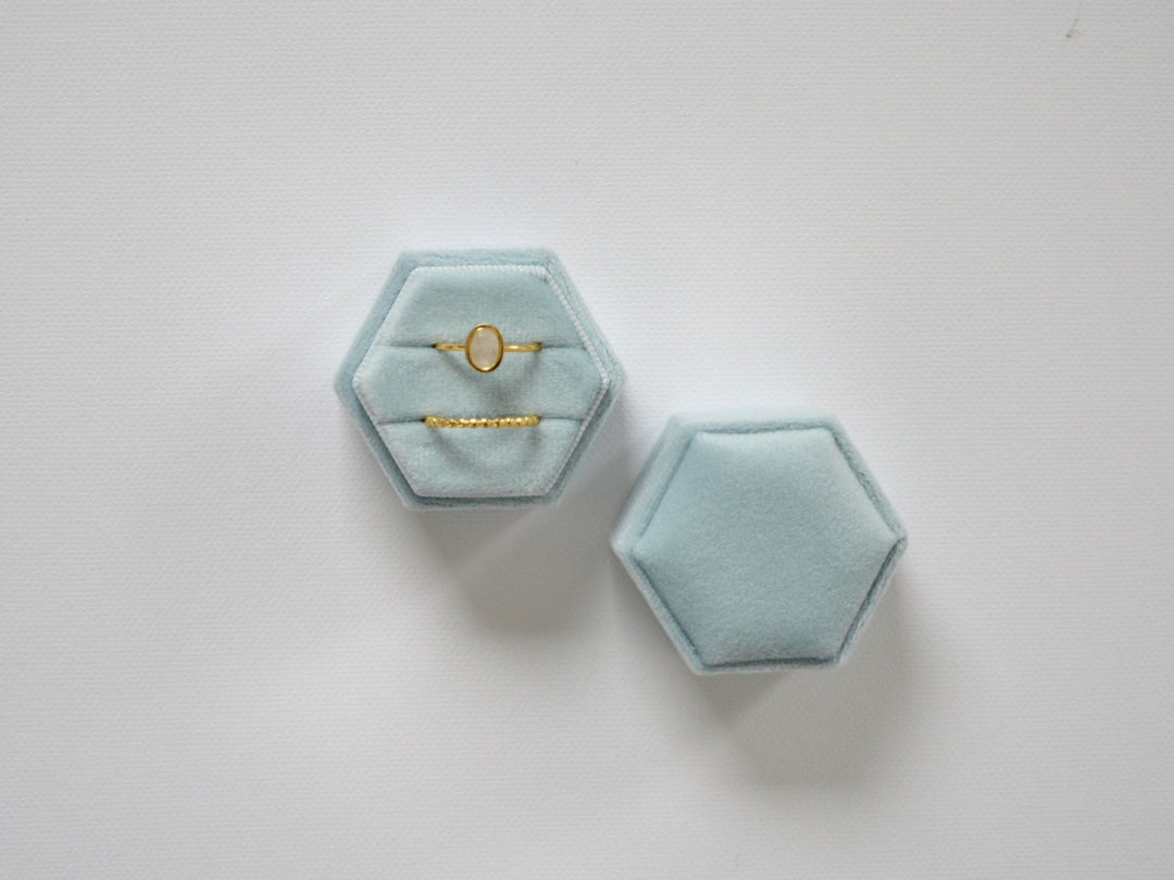 Velvet Love: Ringbox Hexagon aus Samt - Farbe Light Blue