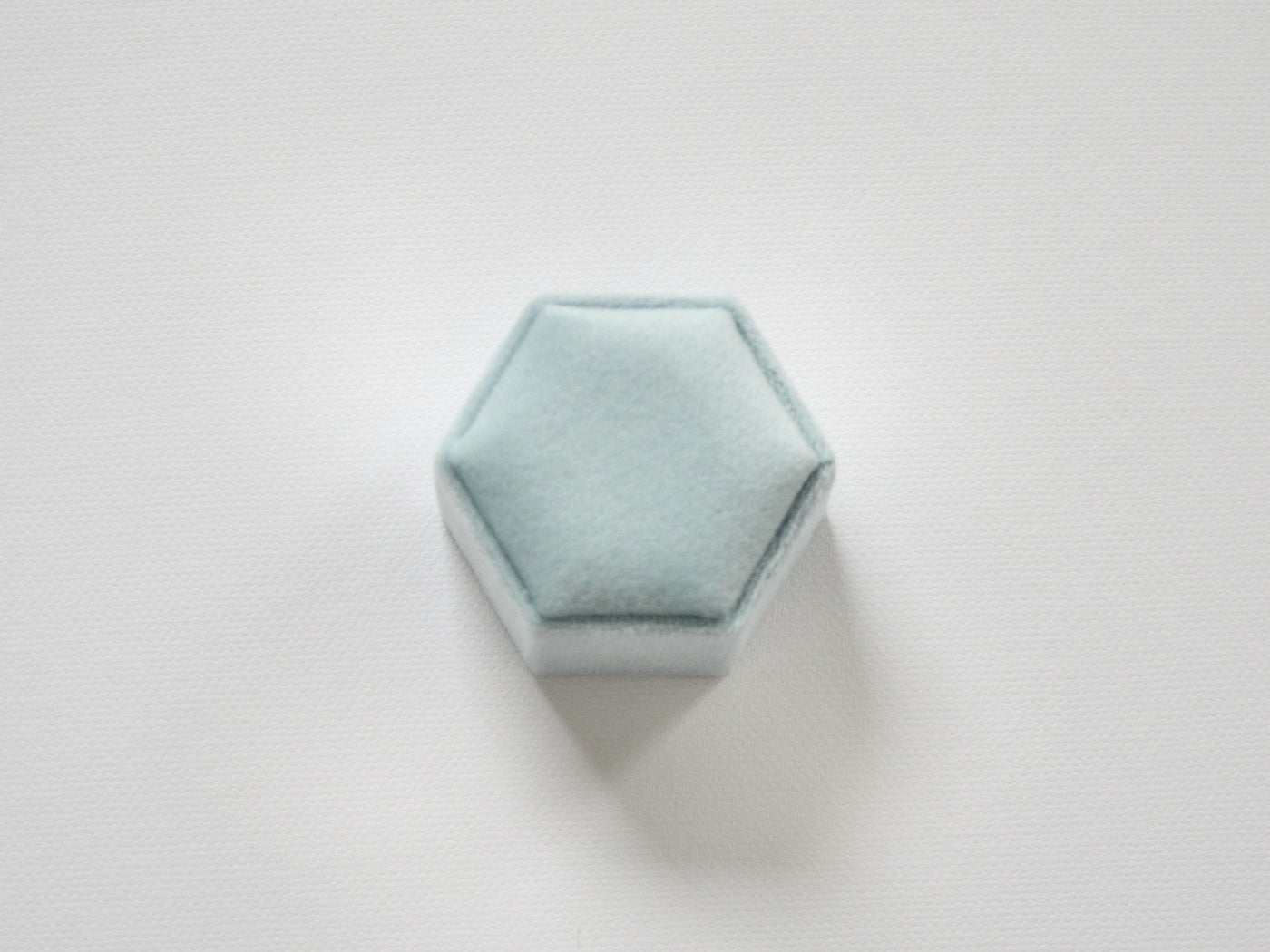 Velvet Love: Ringbox Hexagon aus Samt - Farbe Light Blue
