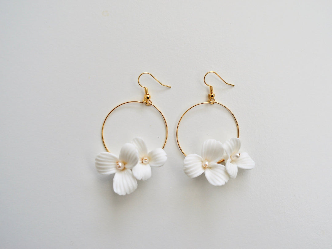 Violette: Ohrringe Circle mit kleinen Perlen | Farbe gold oder silber