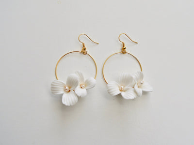 Violette: Ohrringe Circle mit kleinen Perlen | Farbe gold oder silber