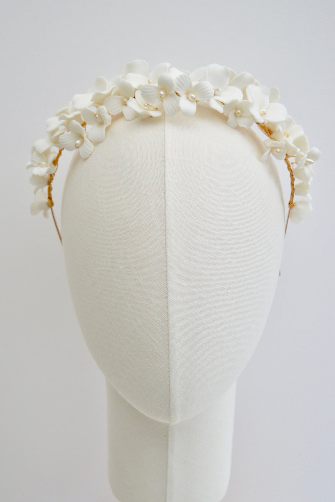 Violette: Opulente Crown mit Blüten und Perlen| Farbe gold oder silber