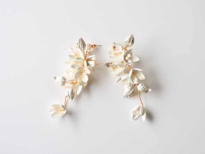 White Flowers: Ohrringe Lis | Farben gold & silber