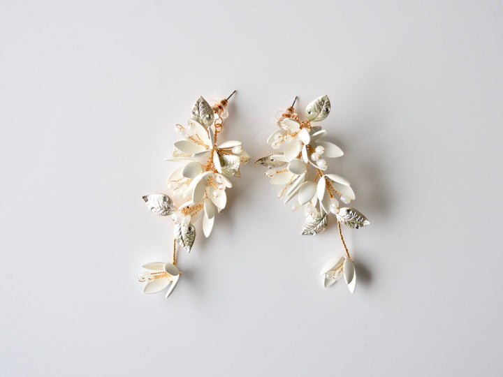 White Flowers: Ohrringe Lis | Farben gold & silber